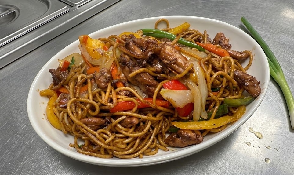 Black Pepper Chicken on Noodles (Special B) at Minh's Garden in Saskatoon, SK